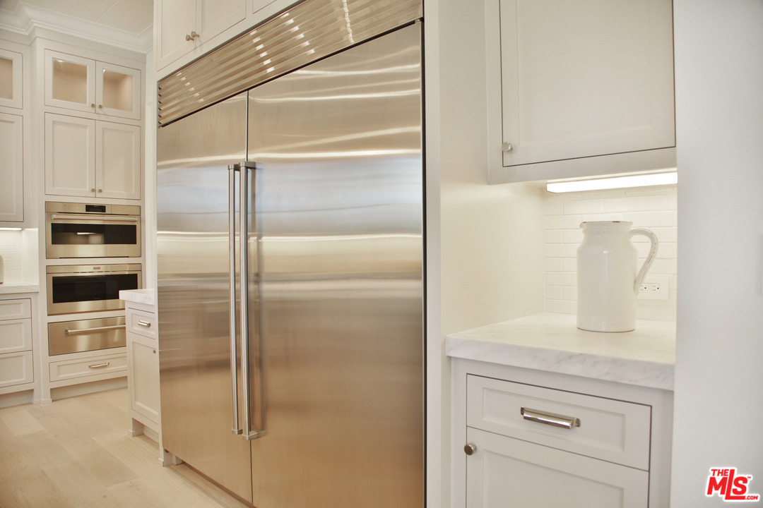 3160 Cavendish Drive Los Angeles, CA 90064 - Photo 11 of 49