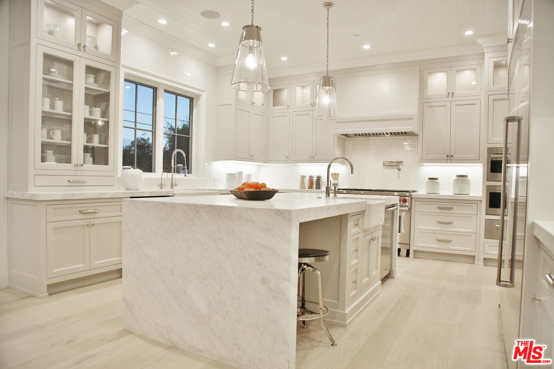 3160 Cavendish Drive Los Angeles, CA 90064 - Photo 14 of 49