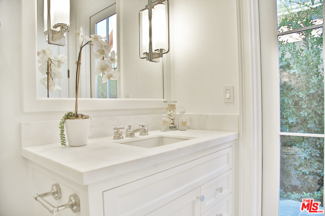 3160 Cavendish Drive Los Angeles, CA 90064 - Photo 20 of 49