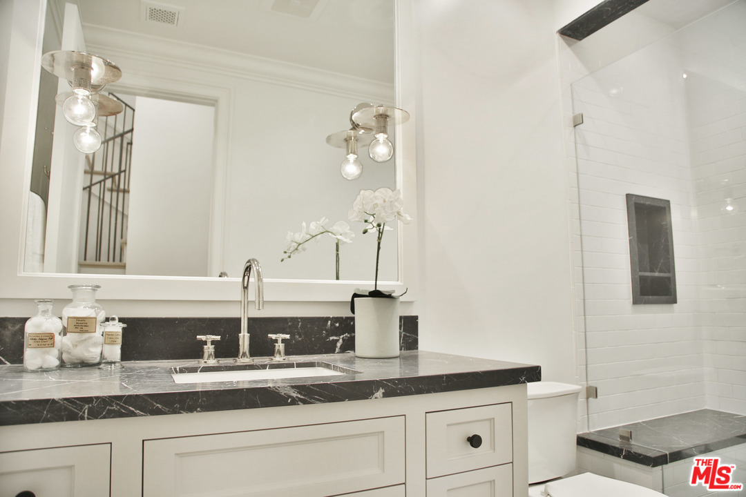 3160 Cavendish Drive Los Angeles, CA 90064 - Photo 38 of 49