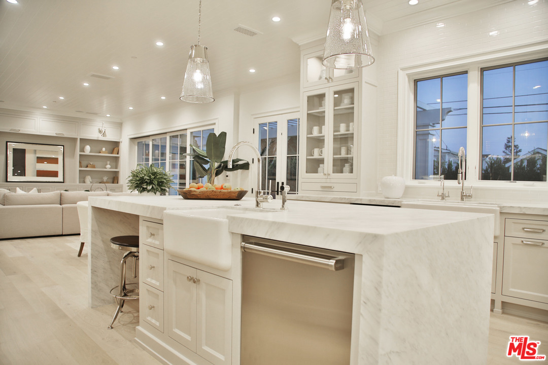 3160 Cavendish Drive Los Angeles, CA 90064 - Photo 9 of 49