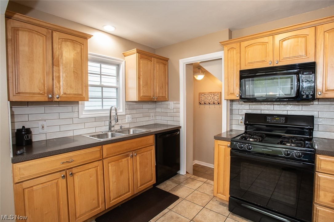 15716 Munn Road Cleveland, OH 44111 - Photo 10 of 24 Gallery Image 10