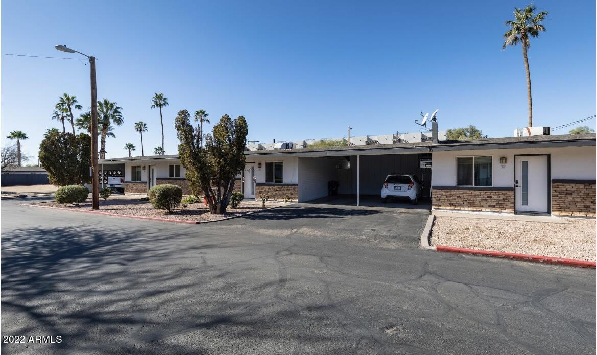 2020 West Hayward Avenue, Unit 20 Phoenix, AZ 85021 - Photo 3 of 13 IMG_4213