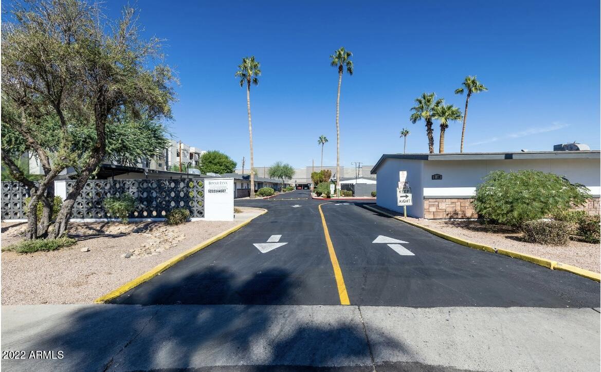 2020 West Hayward Avenue, Unit 20 Phoenix, AZ 85021 - Photo 4 of 13 IMG_4214