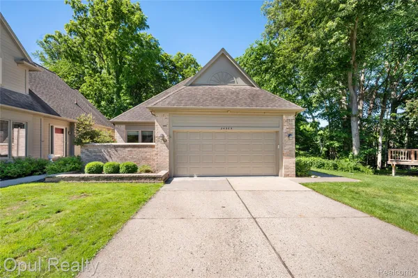 $489,900 | 24585 Edgewood Drive, Novi, MI 48374