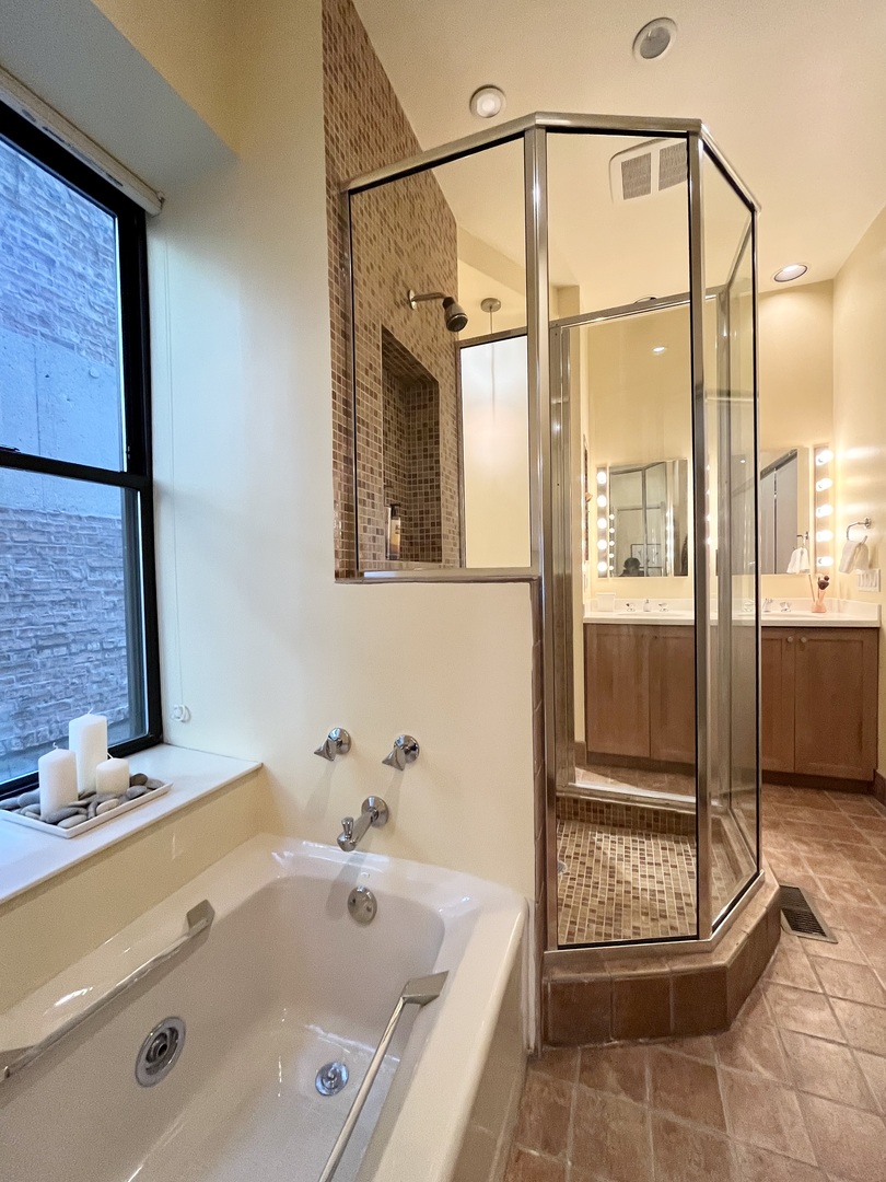 626 West Grace Street, Unit 1E Chicago, IL 60613 - Photo 16 of 29 a bathroom with a tub and a shower