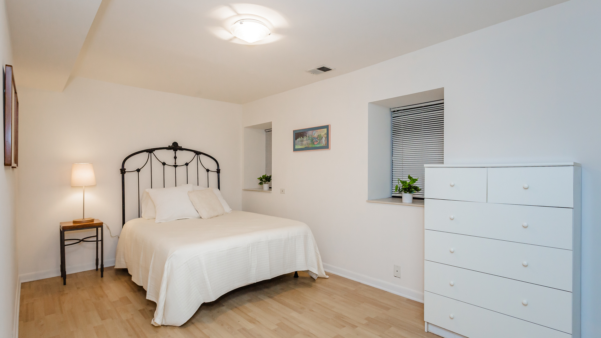 626 West Grace Street, Unit 1E Chicago, IL 60613 - Photo 23 of 29 a bedroom with a bed and cabinet