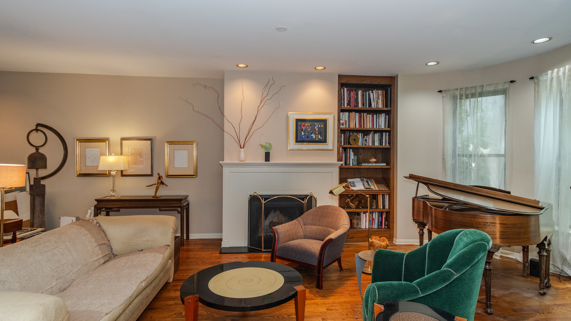 626 West Grace Street, Unit 1E Chicago, IL 60613 - Photo 5 of 29 a living room with furniture a rug and a bookshelf