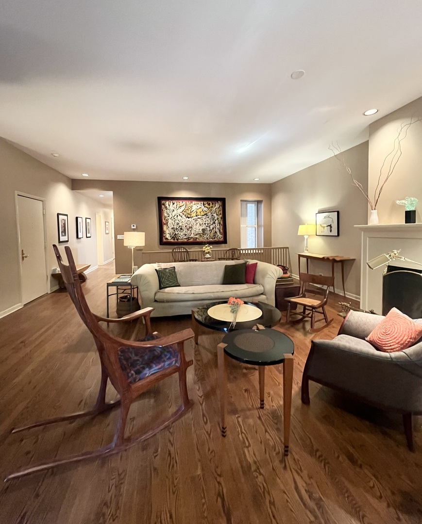 626 West Grace Street, Unit 1E Chicago, IL 60613 - Photo 6 of 29 a living room with furniture a fireplace and a table