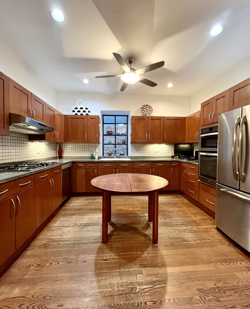 626 West Grace Street, Unit 1E Chicago, IL 60613 - Photo 9 of 29 a kitchen with stainless steel appliances wooden cabinets and granite counter tops