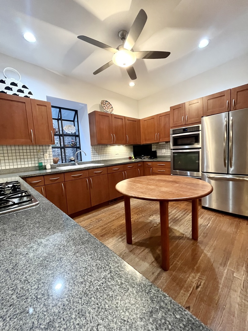 626 West Grace Street, Unit 1E Chicago, IL 60613 - Photo 10 of 29 a kitchen with stainless steel appliances granite countertop a stove refrigerator and a sink