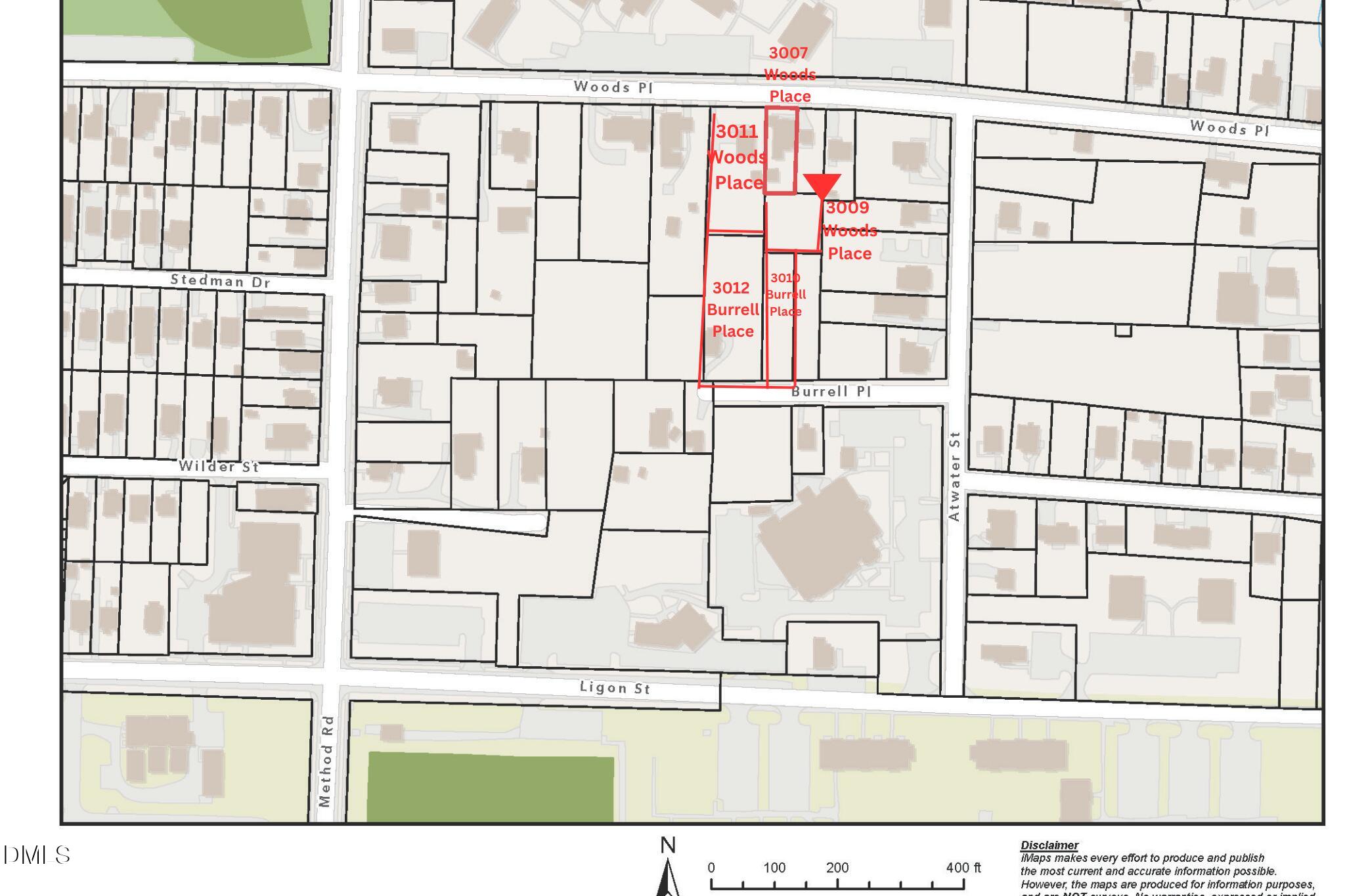 a black and white photo of a living room