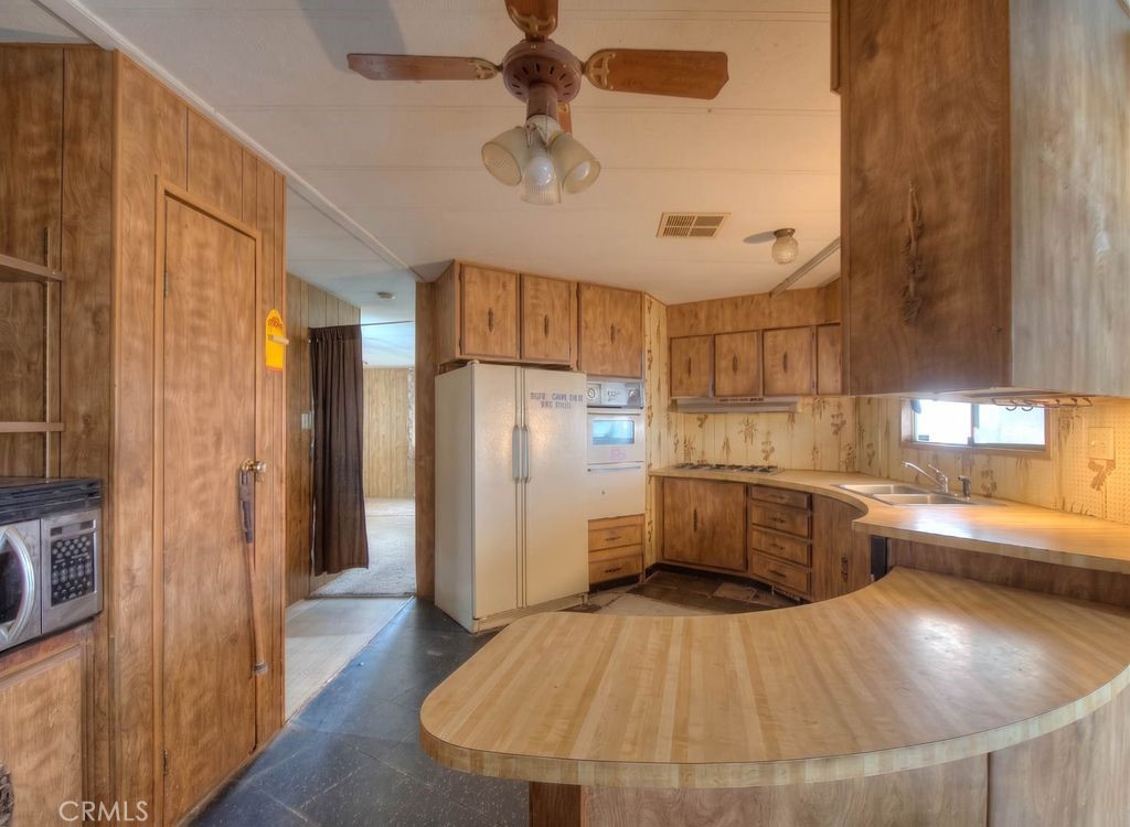 1212 Smith Adelanto, CA 92301 - Photo 4 of 37
