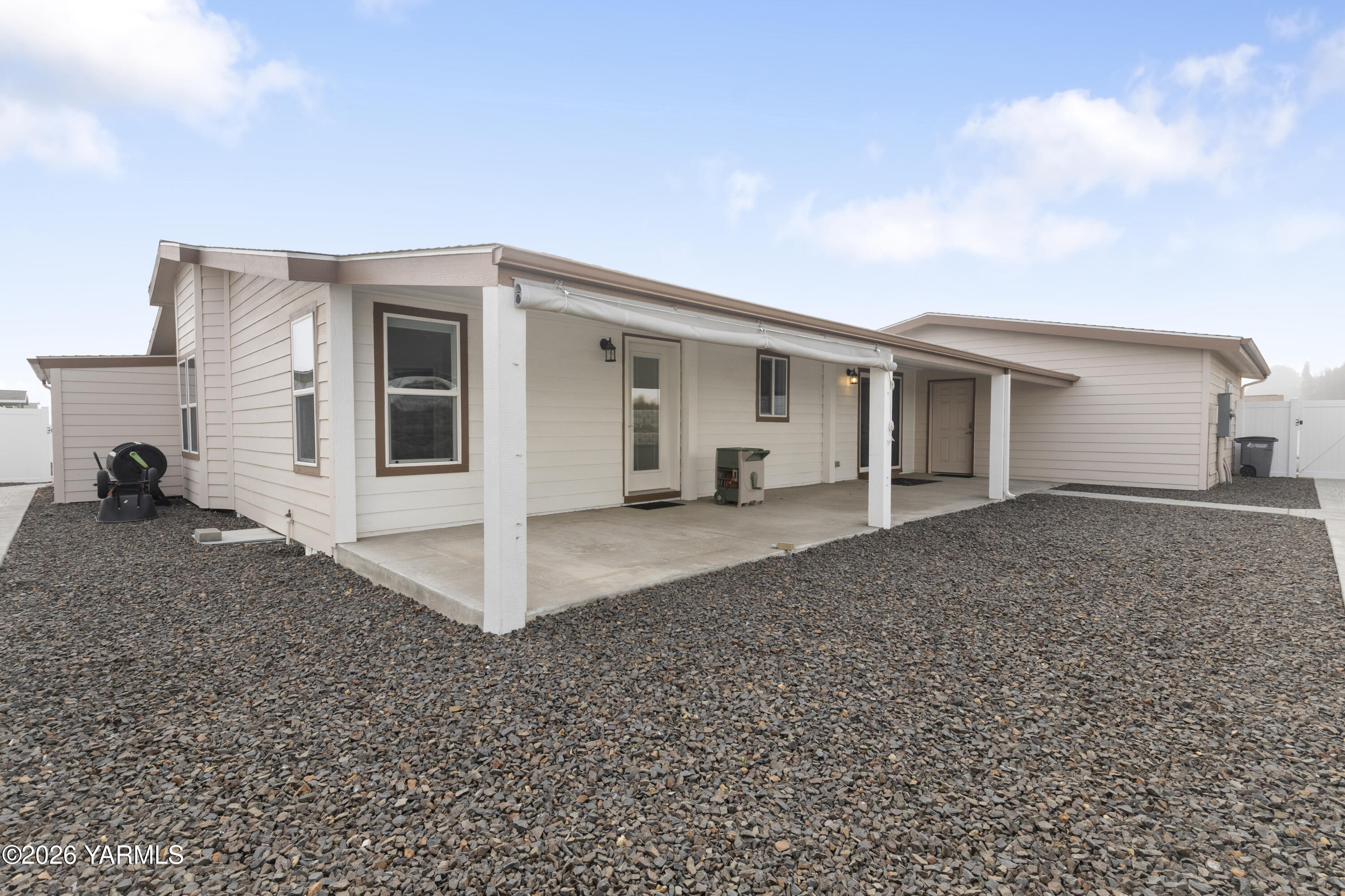 200 Bridle Way, Unit 157 Yakima, WA 98901 - Photo 26 of 30 a view of a house with backyard