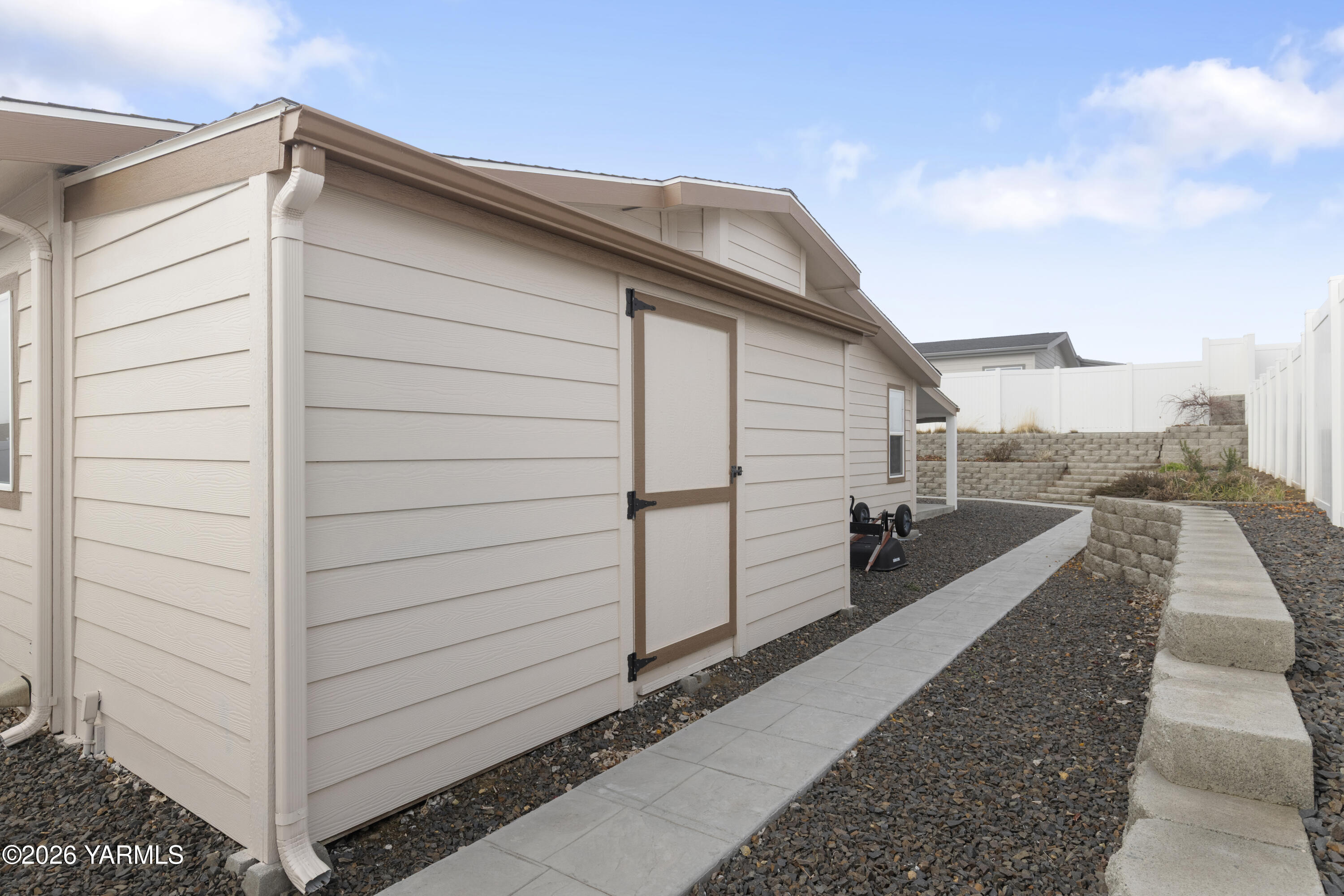 200 Bridle Way, Unit 157 Yakima, WA 98901 - Photo 27 of 30 a view of a terrace with sky view