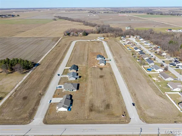 $38,980 | 4900 Fitz James Crossing, Highland, IL 62249