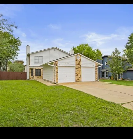 $1,950 | 2102 A Kenneth Avenue, Unit A, Austin, TX 78741