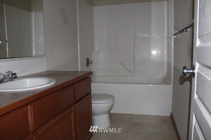 11829 Southeast 191 Street Renton, WA 98058 - Photo 17 of 23 Gallery Image 17