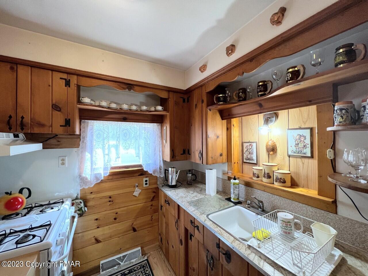 129 East Balsam Road Greentown, PA 18426 - Photo 15 of 23 kitchen