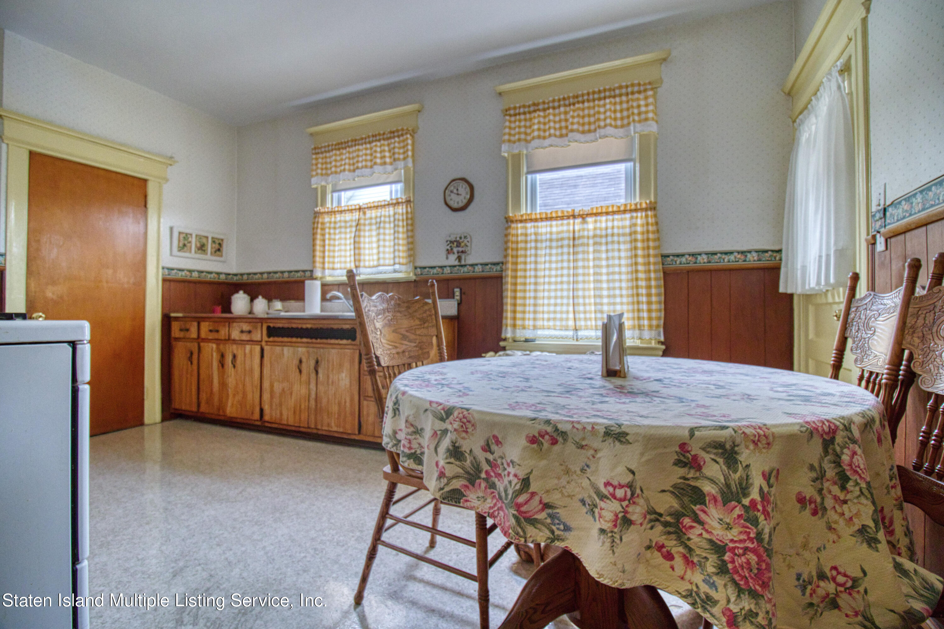 476 Clove Road Staten Island, NY 10310 - Photo 16 of 40 Kitchen