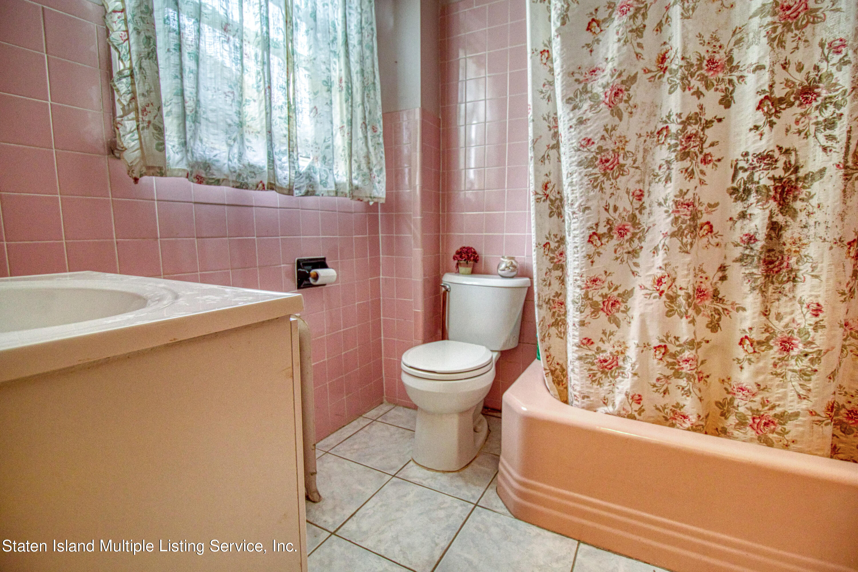476 Clove Road Staten Island, NY 10310 - Photo 20 of 40 Bathroom