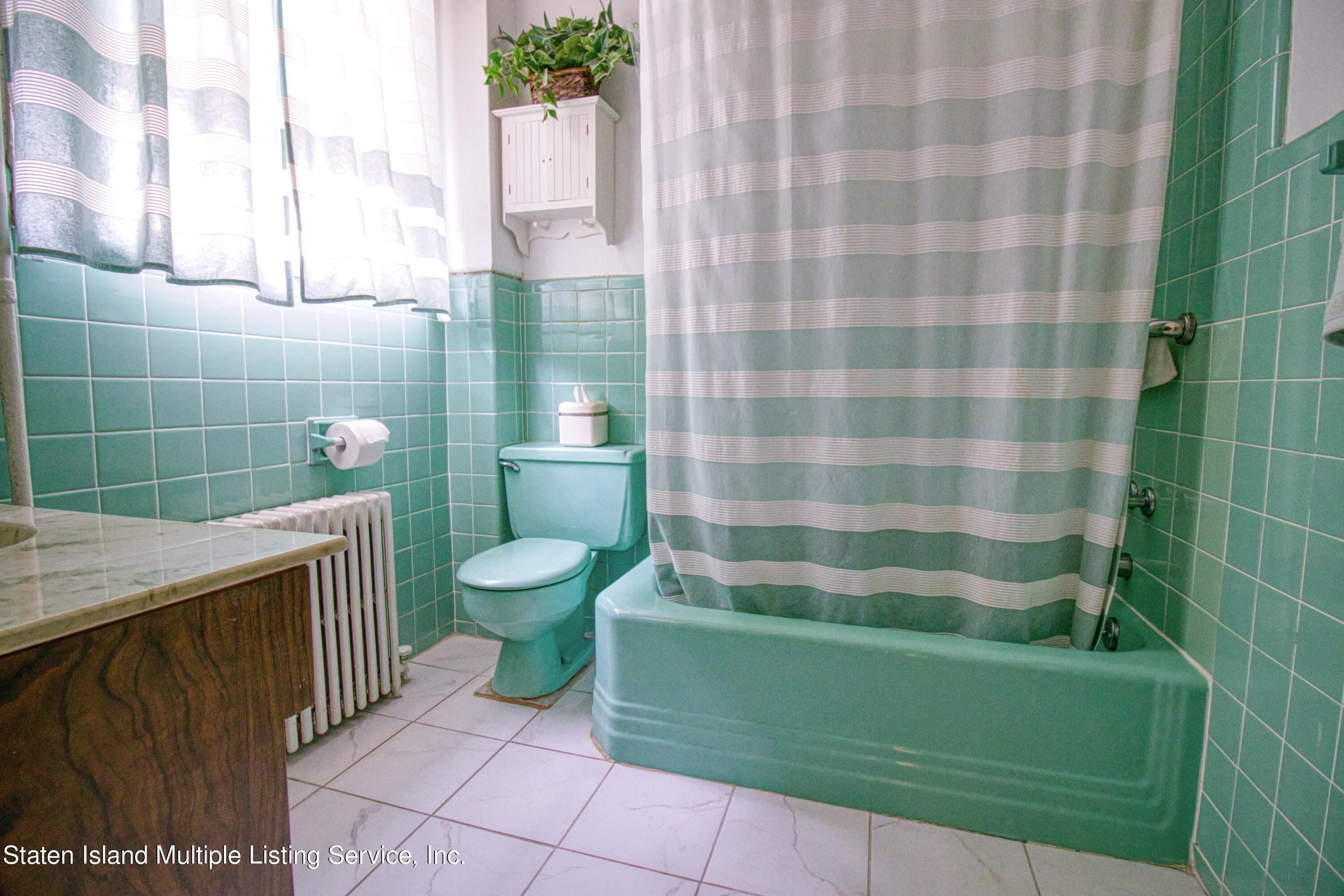 476 Clove Road Staten Island, NY 10310 - Photo 21 of 40 Bathroom