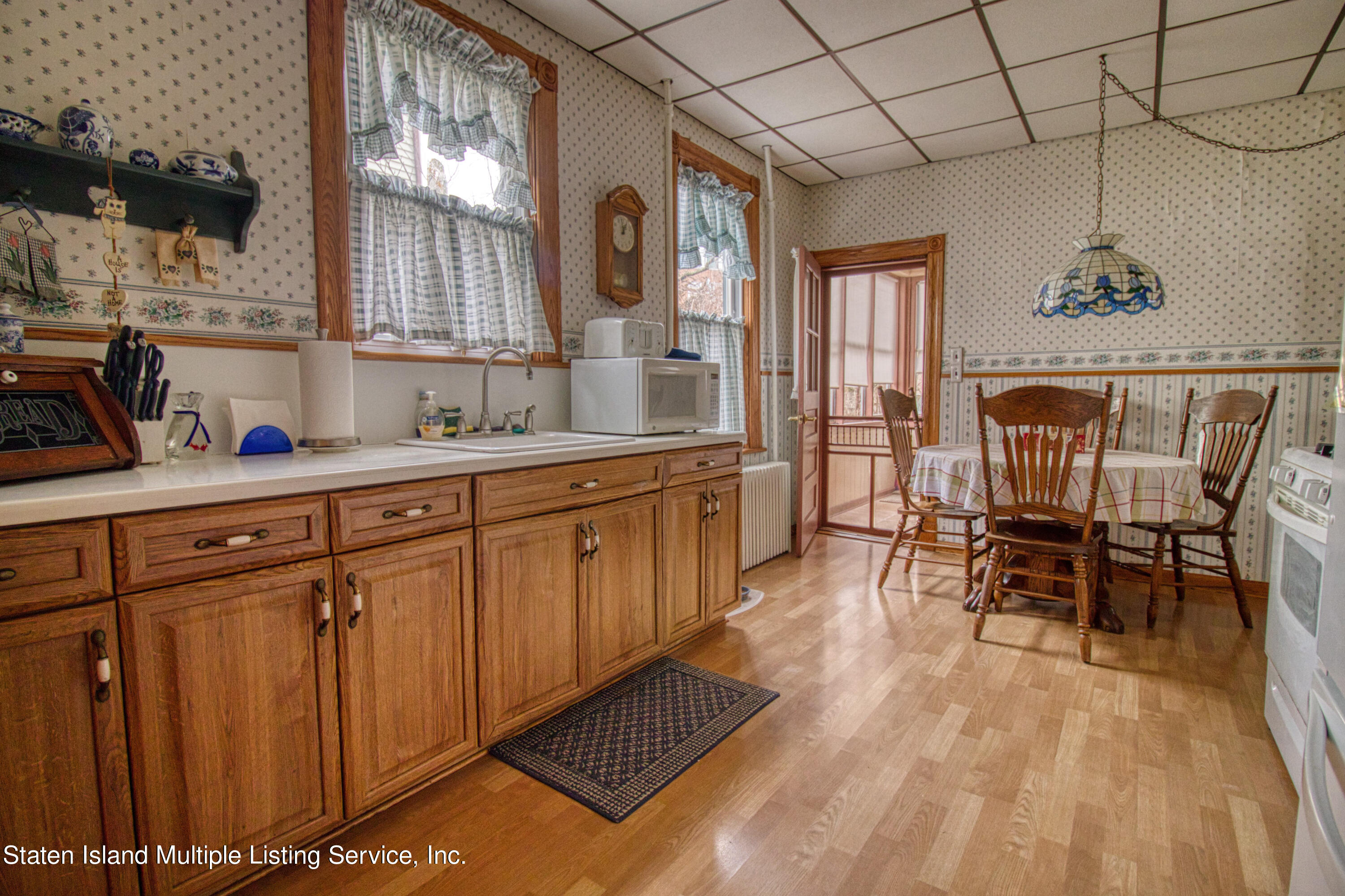 476 Clove Road Staten Island, NY 10310 - Photo 22 of 40 Kitchen