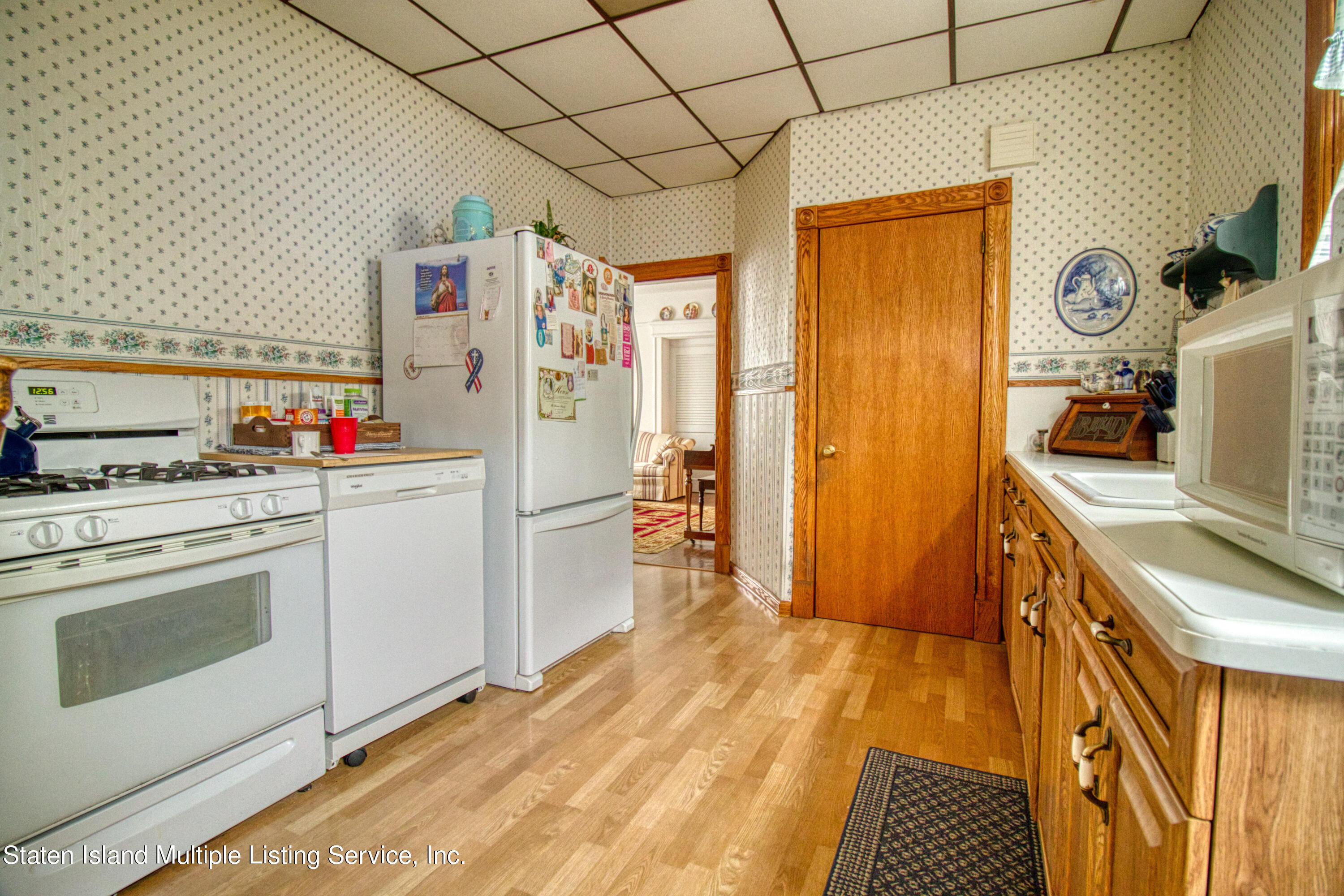 476 Clove Road Staten Island, NY 10310 - Photo 23 of 40 Kitchen
