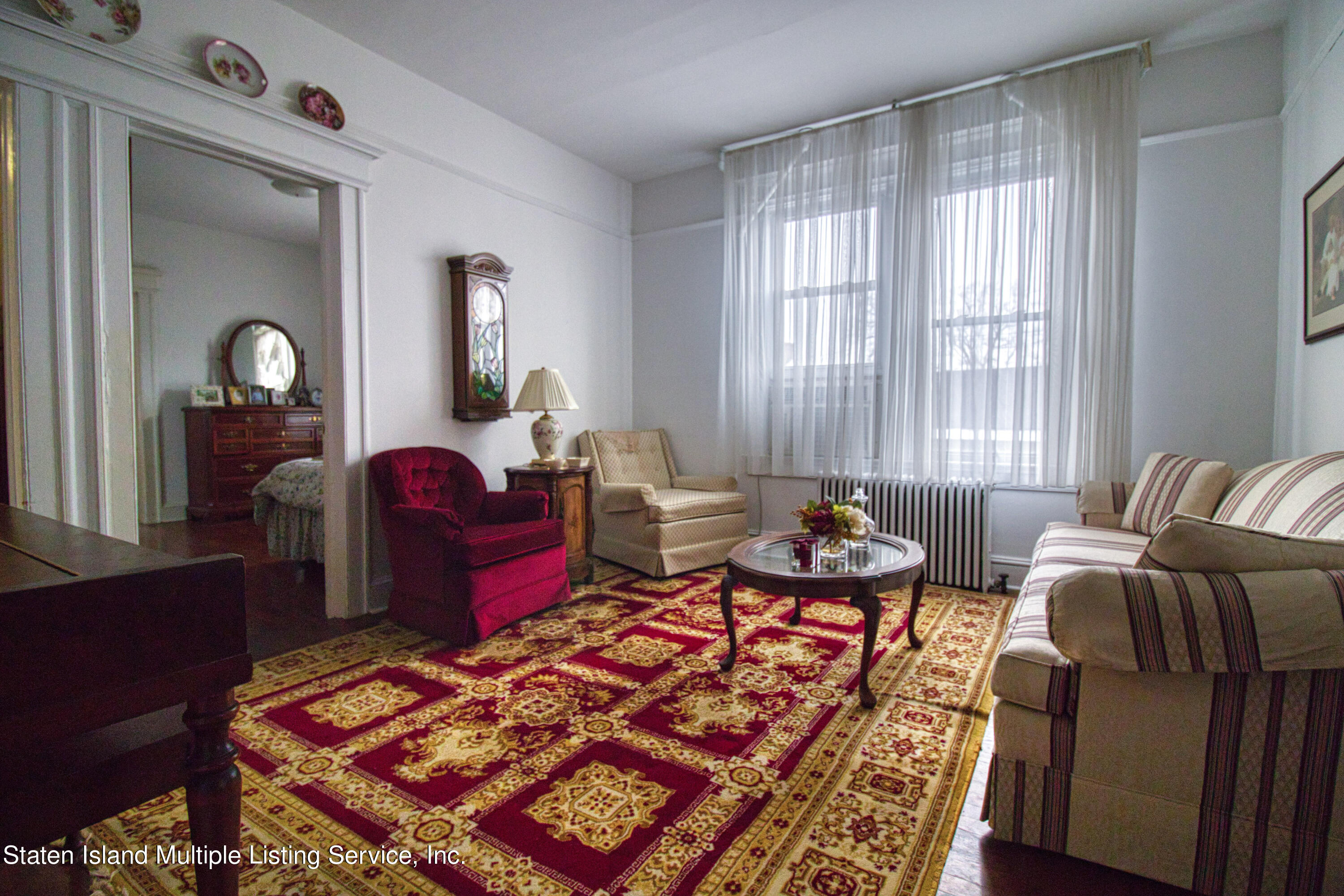 476 Clove Road Staten Island, NY 10310 - Photo 26 of 40 Living Room