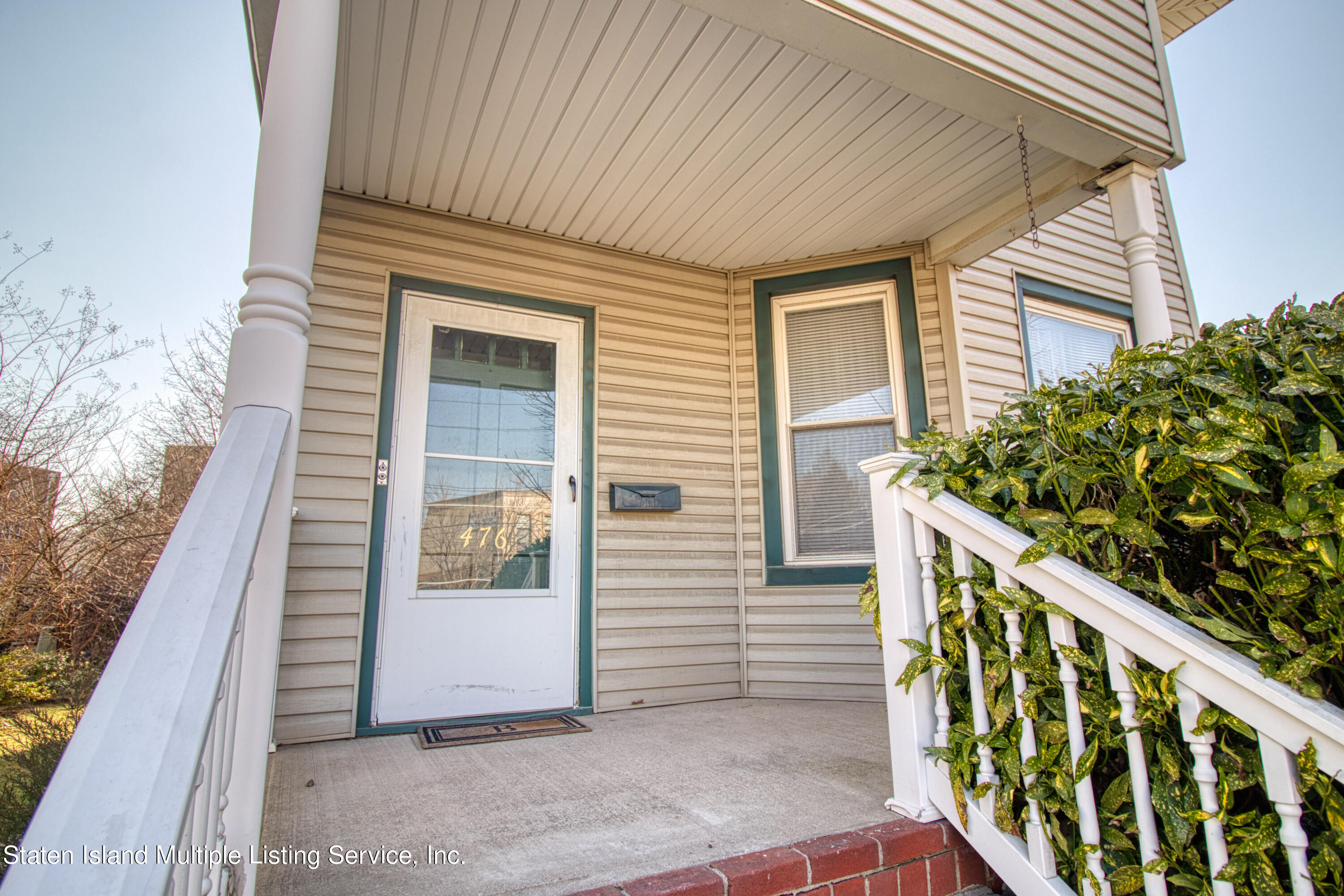 476 Clove Road Staten Island, NY 10310 - Photo 3 of 40 Front Entrance