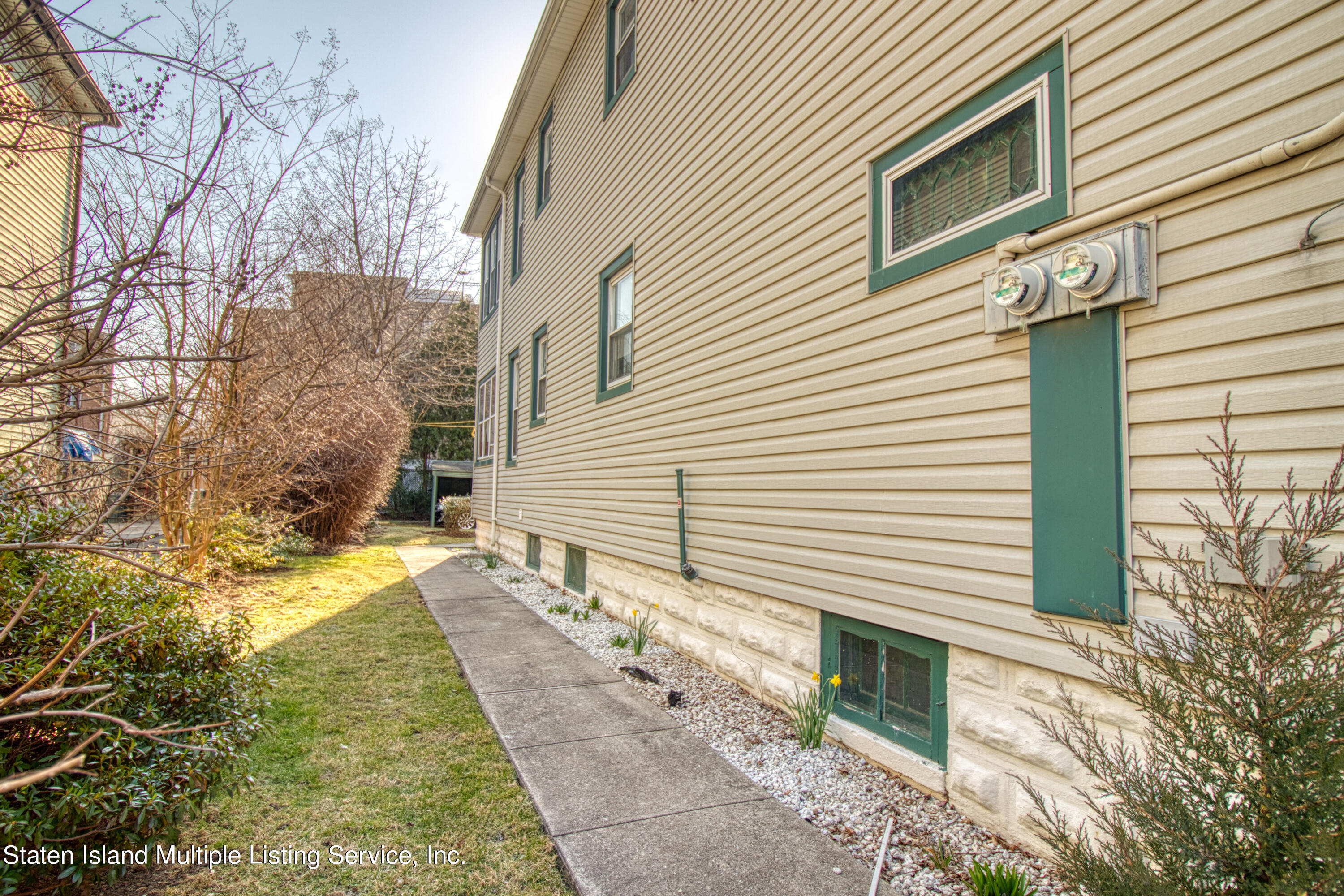 476 Clove Road Staten Island, NY 10310 - Photo 35 of 40 Side of the home