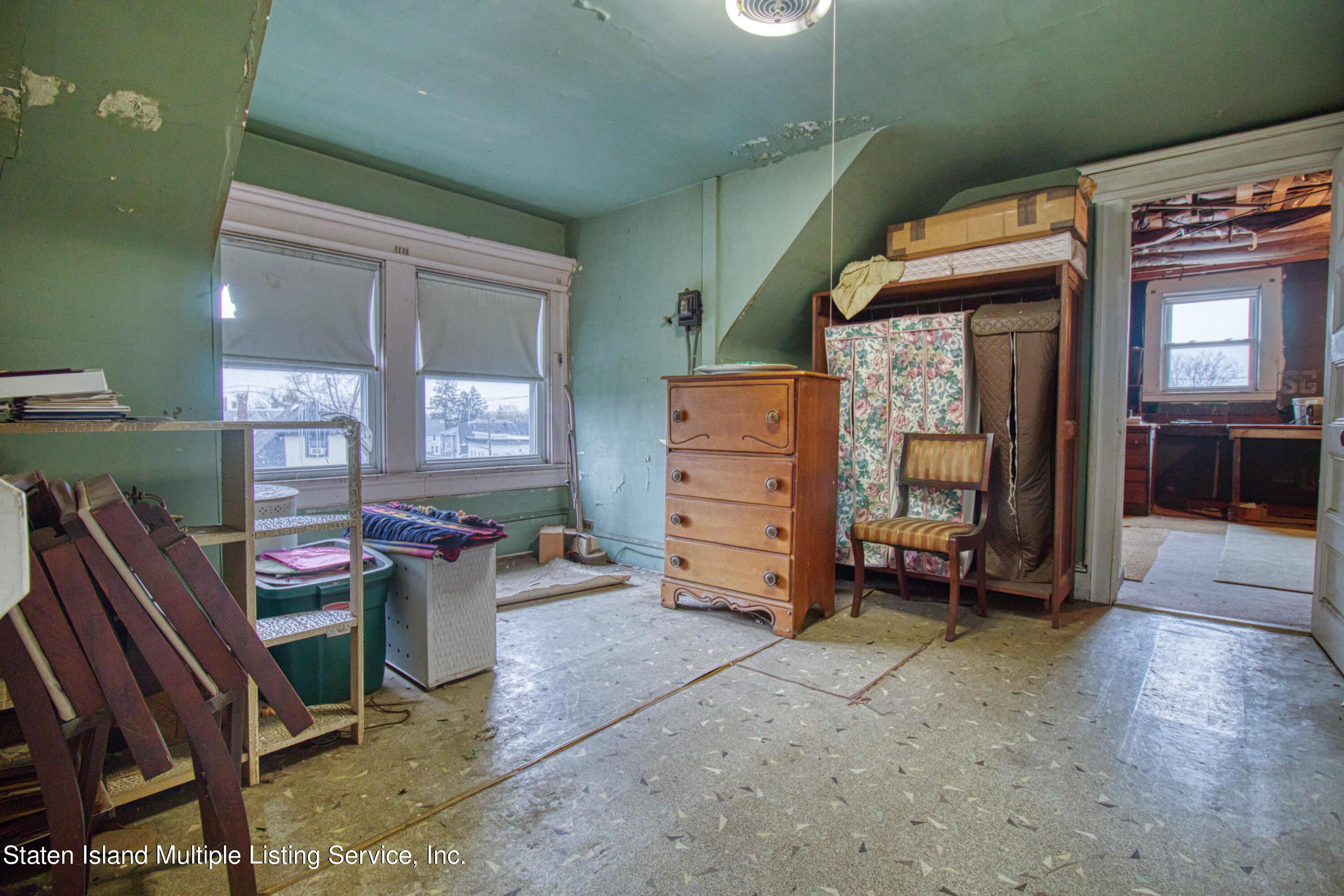 476 Clove Road Staten Island, NY 10310 - Photo 5 of 40 17032022_15
