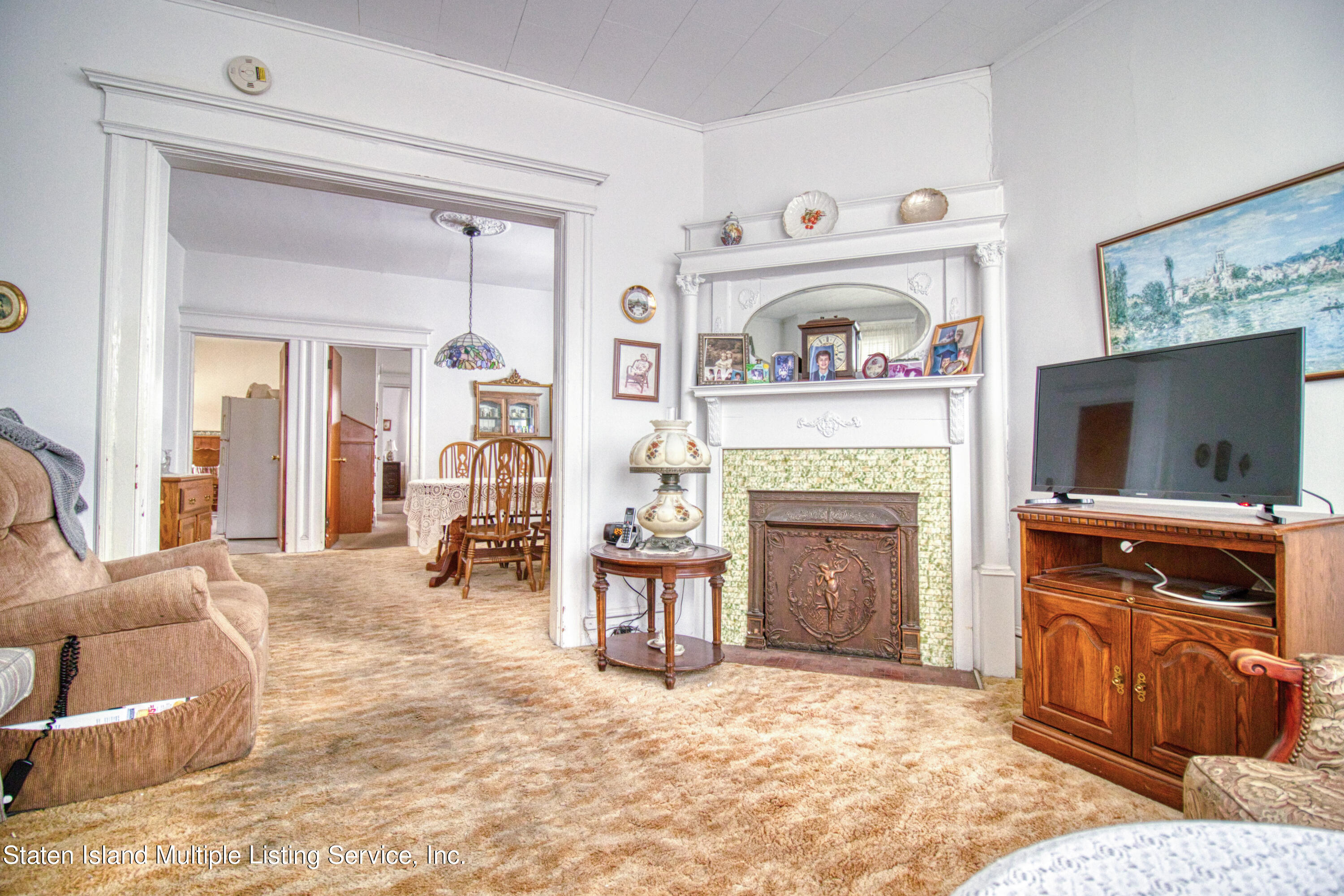 476 Clove Road Staten Island, NY 10310 - Photo 10 of 40 Living Room