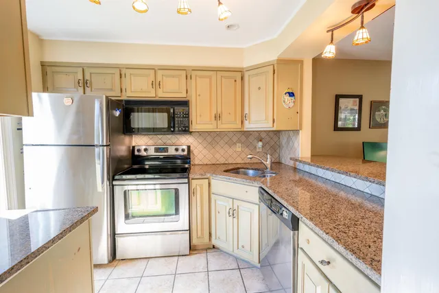 $339,000 | 355 Lyman Batcheller Road, Unit B, Hartford, VT 05059