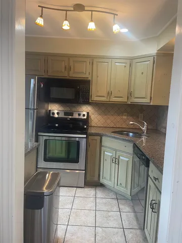 $339,000 | 355 Lyman Batcheller Road, Unit B, Hartford, VT 05059