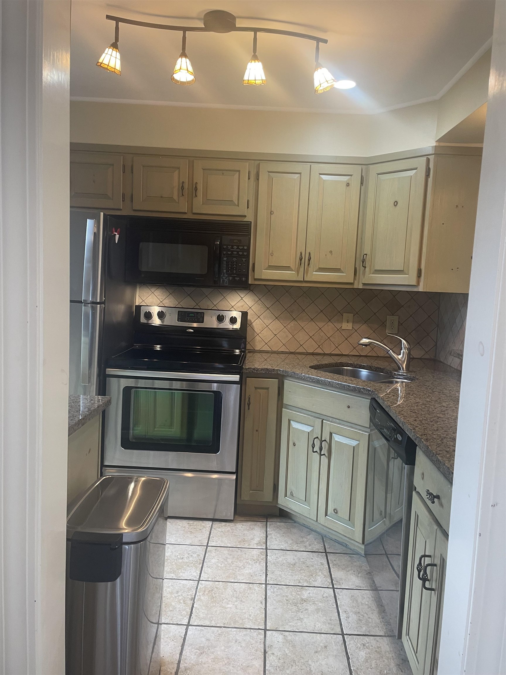 355 Lyman Batcheller Road, Unit B Hartford, VT 05059 - Photo 3 of 18