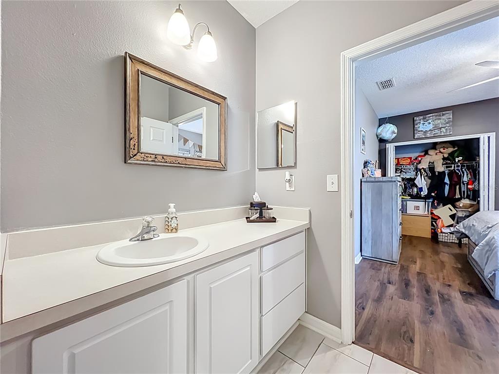 135 Blackstone Creek Road Groveland, FL 34736 - Photo 36 of 62 a bathroom with 2 sink and a mirror