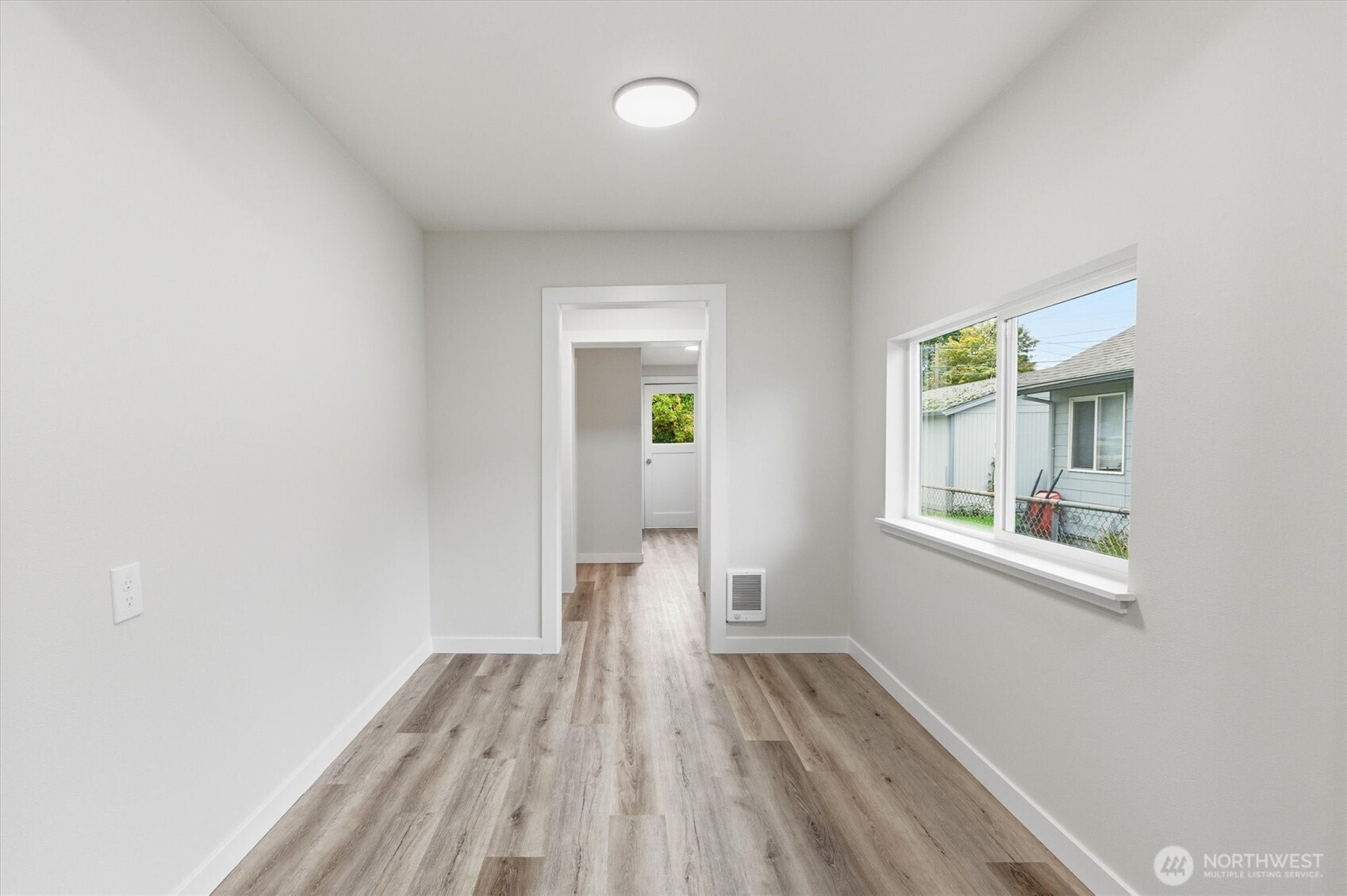 289 20th Avenue Longview, WA 98632 - Photo 15 of 38 a view of empty room with wooden floor and fan