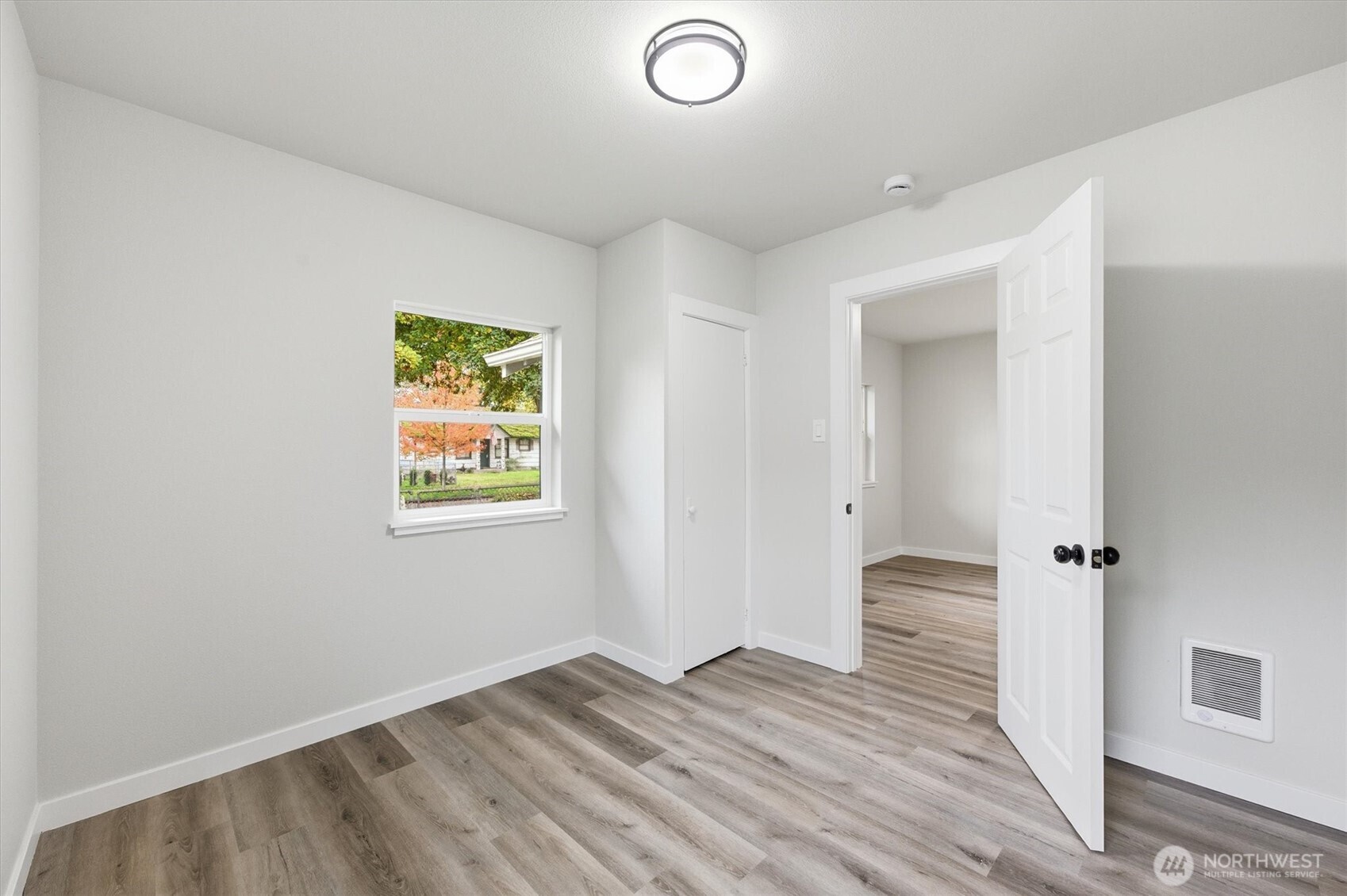 289 20th Avenue Longview, WA 98632 - Photo 17 of 38 an empty room with wooden floor and windows