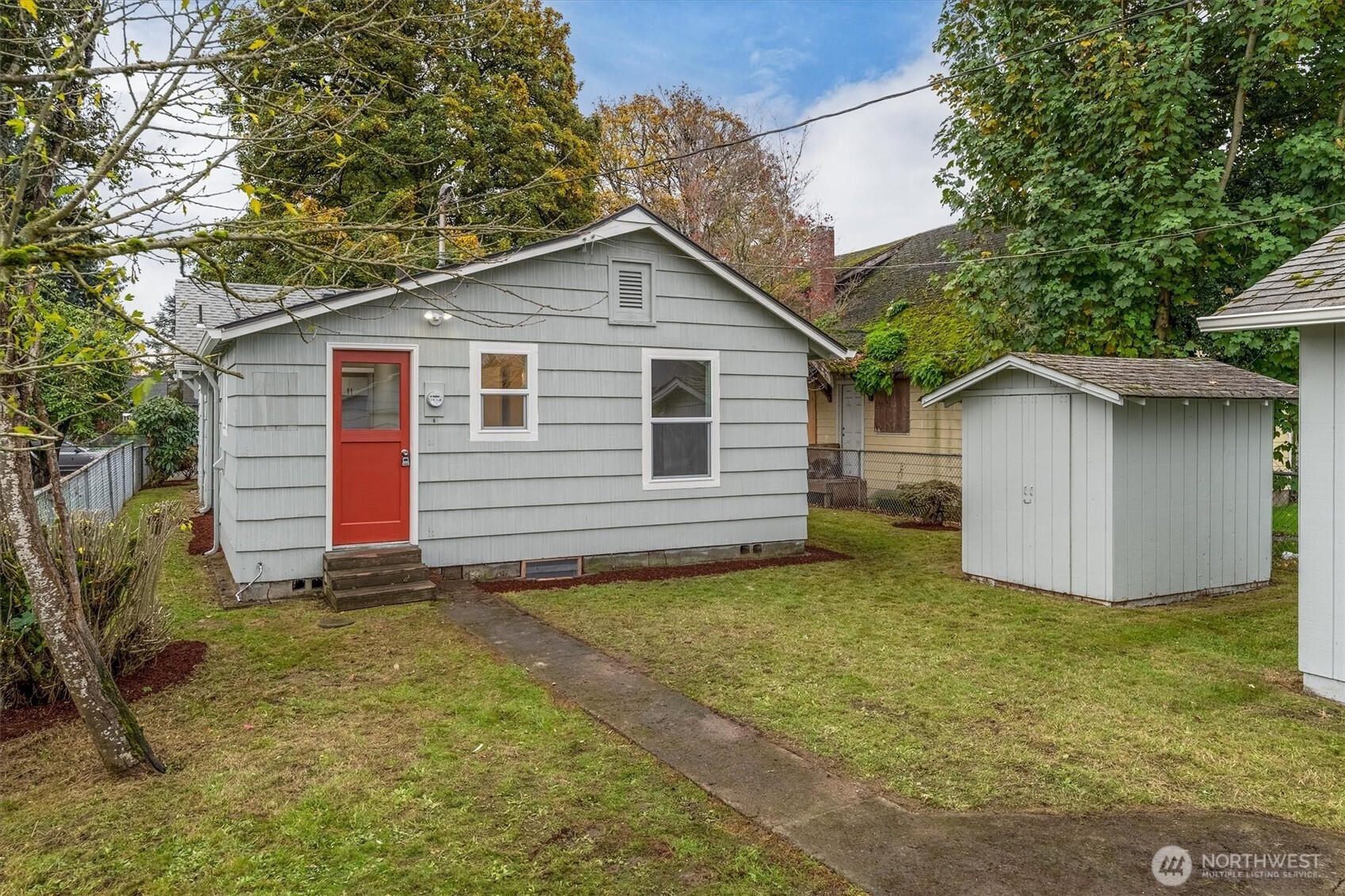 289 20th Avenue Longview, WA 98632 - Photo 31 of 38 a view of a house with a yard