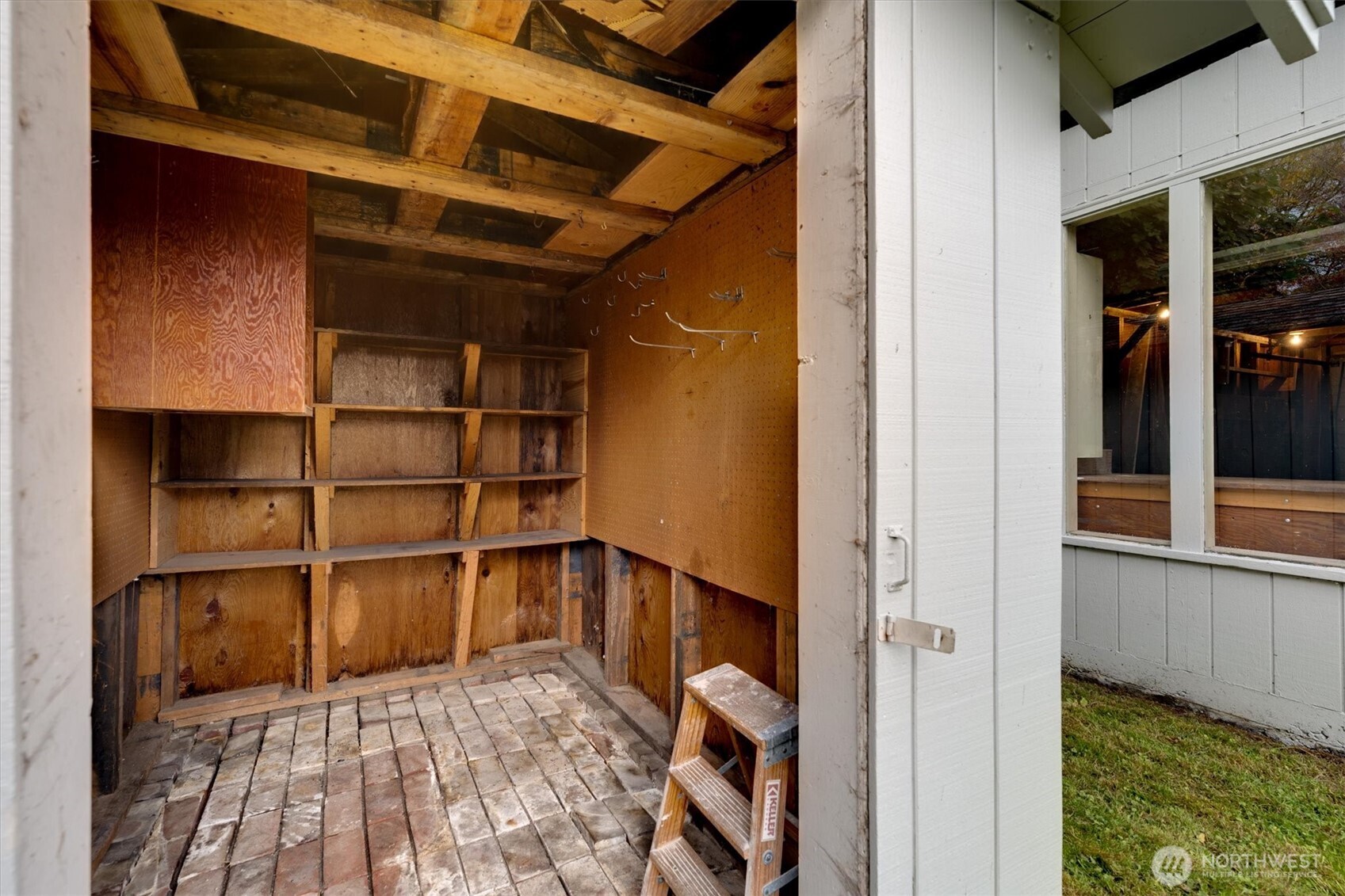 289 20th Avenue Longview, WA 98632 - Photo 34 of 38 a view of empty room with wooden floor and cabinet