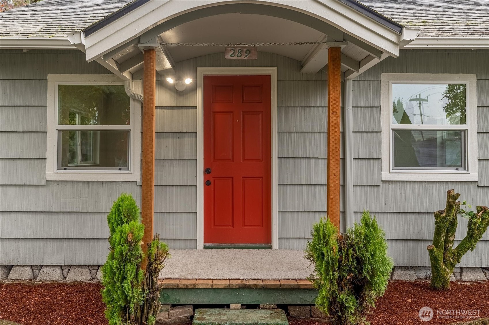 289 20th Avenue Longview, WA 98632 - Photo 4 of 38 a view of a door of the house