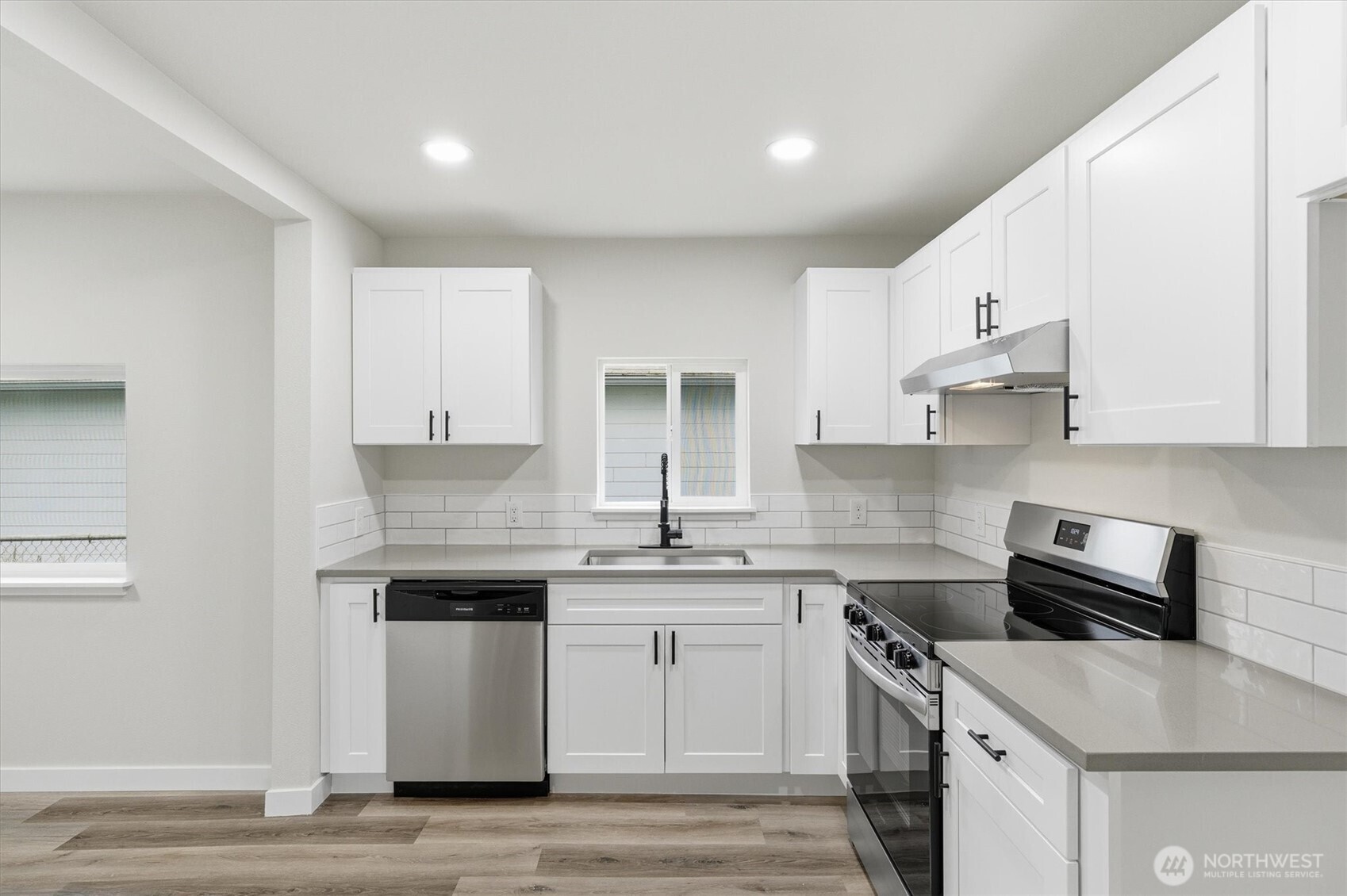 289 20th Avenue Longview, WA 98632 - Photo 9 of 38 a kitchen with stainless steel appliances a sink stove and cabinets