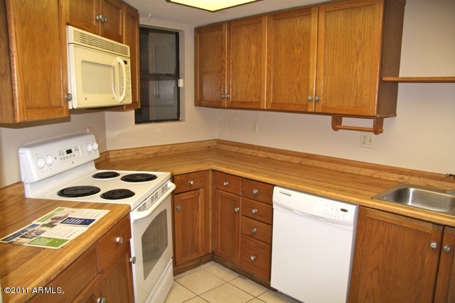 7755 East Thomas Road, Unit 22 Scottsdale, AZ 85251 - Photo 6 of 8 Kitchen