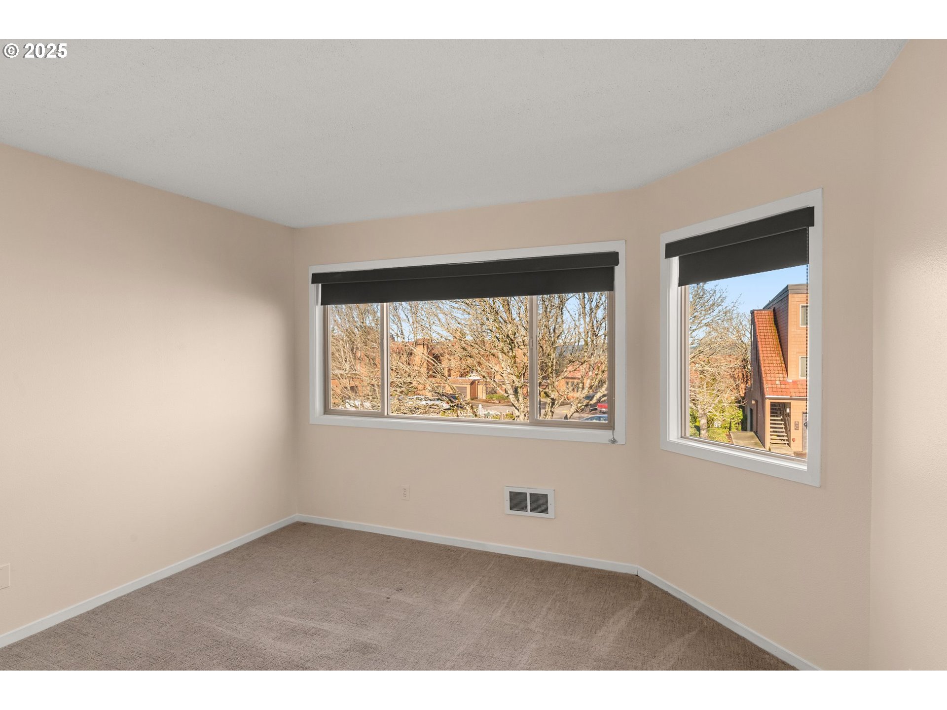 124 Oswego Summit Lake Oswego, OR 97035 - Photo 12 of 23 a big room with windows