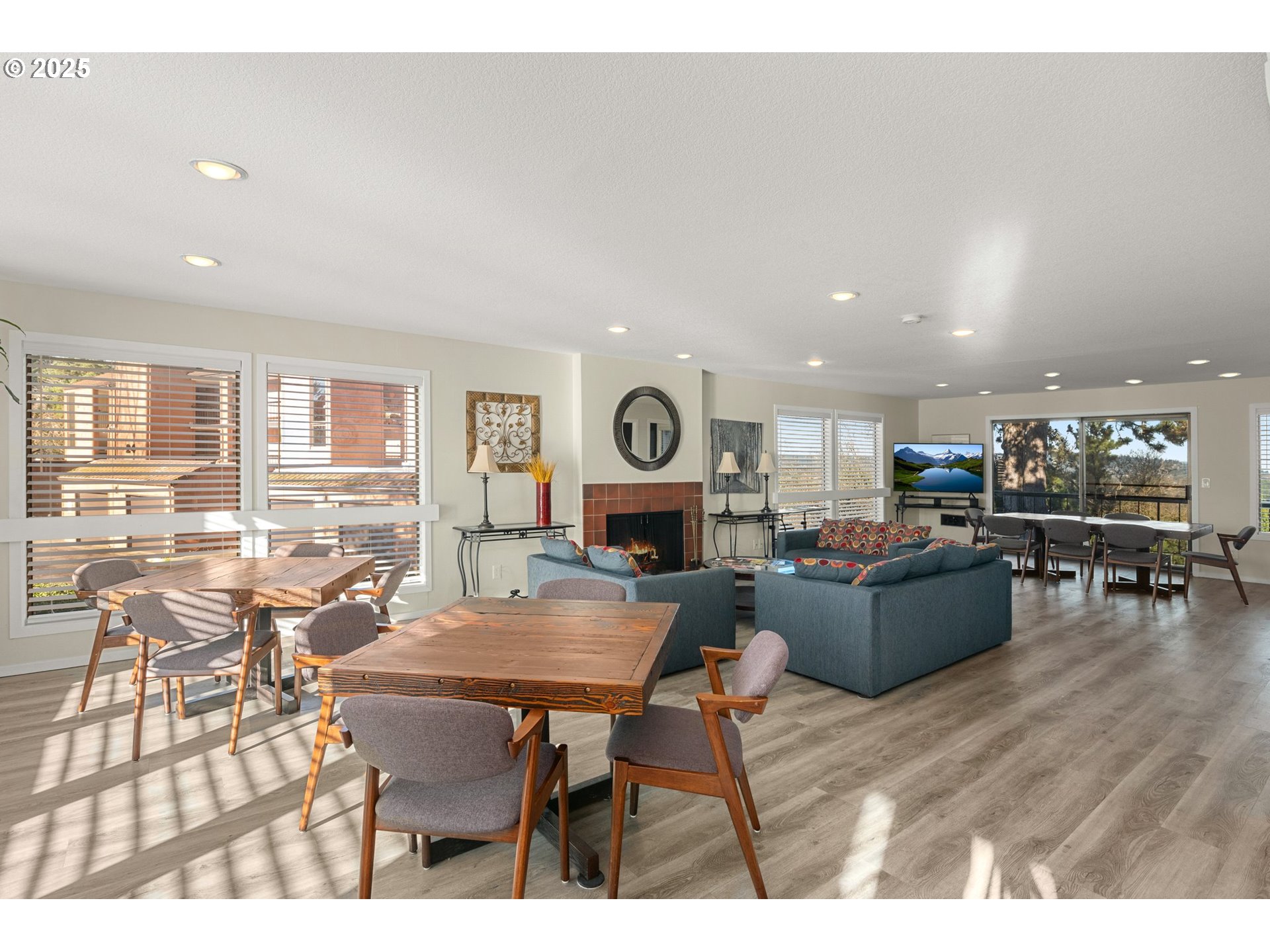 124 Oswego Summit Lake Oswego, OR 97035 - Photo 19 of 23 a living room with furniture and wooden floor