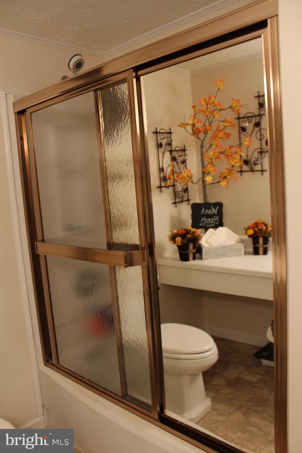 7721 Baggins Road Hanover, MD 21076 - Photo 16 of 33 Main bathroom