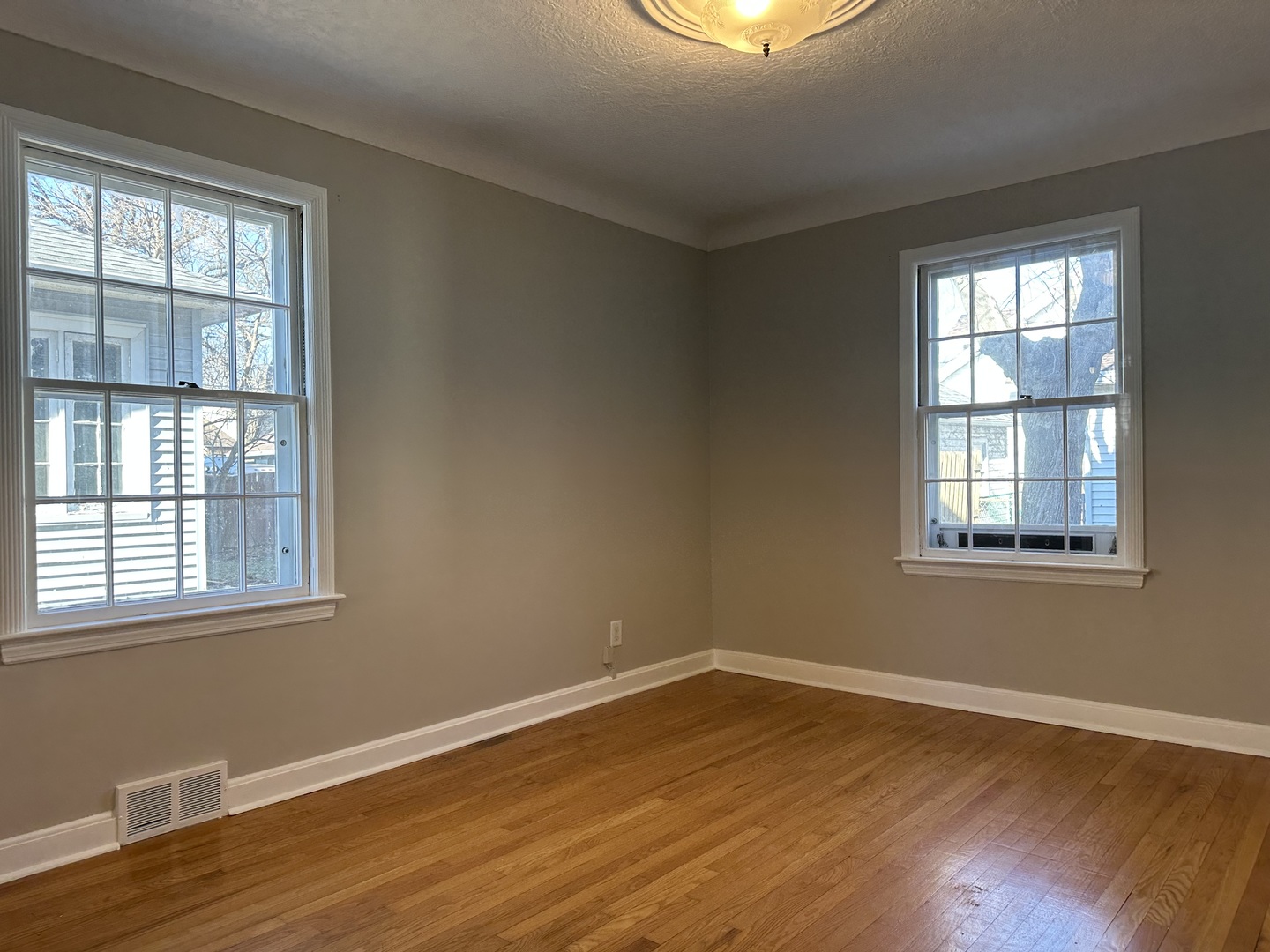1195 South Myrtle Avenue Kankakee, IL 60901 - Photo 17 of 38 a view of an empty room with wooden floor and a window