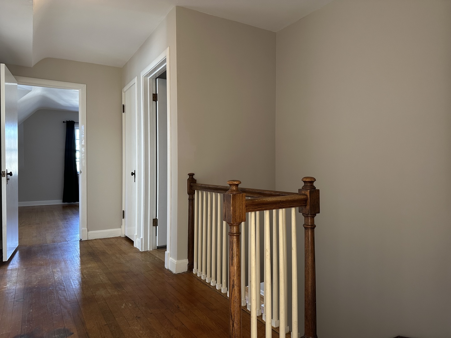 1195 South Myrtle Avenue Kankakee, IL 60901 - Photo 25 of 38 a view of a hallway with wooden floor