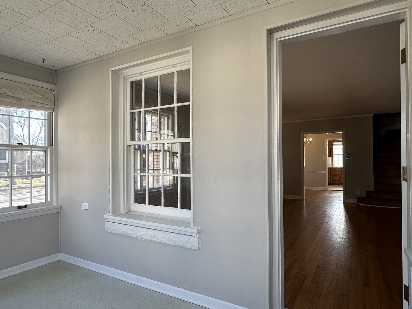 1195 South Myrtle Avenue Kankakee, IL 60901 - Photo 27 of 38 a view of empty room with windows and entryway